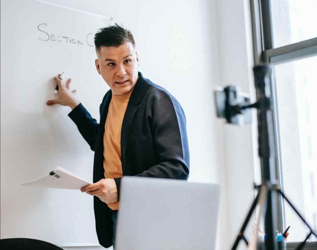 تعليم اللغات عبر الإنترنت