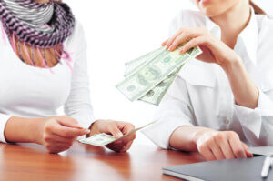 اقراض المال للاصدقاء والاقارب