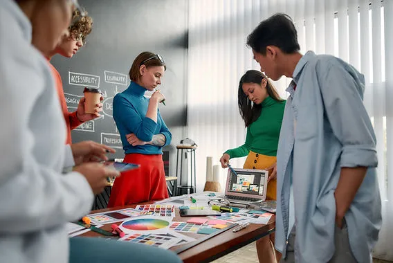 من بيتي - 3 - لماذا يدفع العملاء مبالغ كبيرة لبعض المصممين بينما يبقى الآخرون في المنافسة السعرية؟