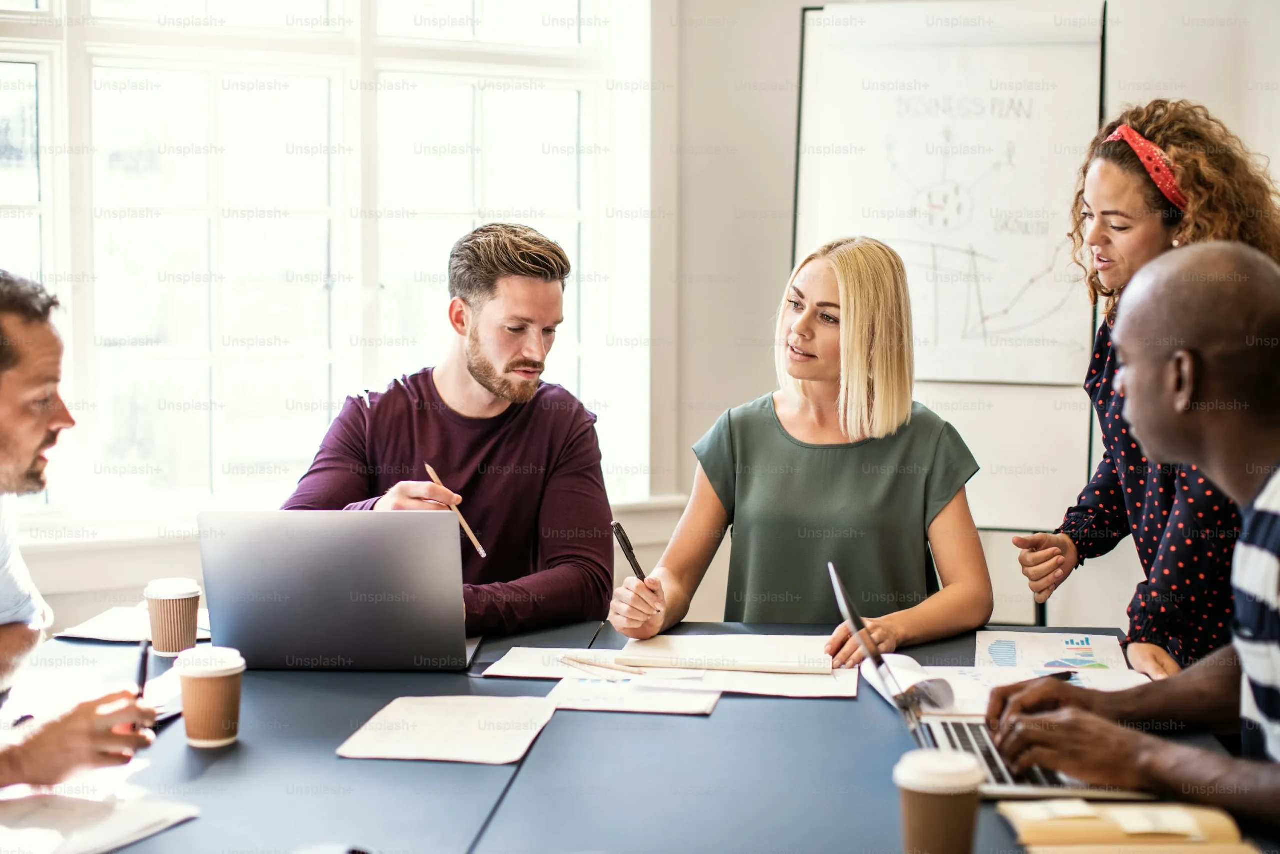 من بيتي - 2 - لماذا يبقى بعض الأشخاص عالقين سنوات في الربح من الإنترنت دون نمو حقيقي؟