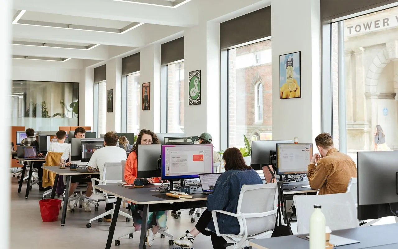 من بيتي - 1 - كيف تنتقل من تنفيذ المشاريع الصغيرة إلى مشاريع التصميم عالية القيمة على الإنترنت