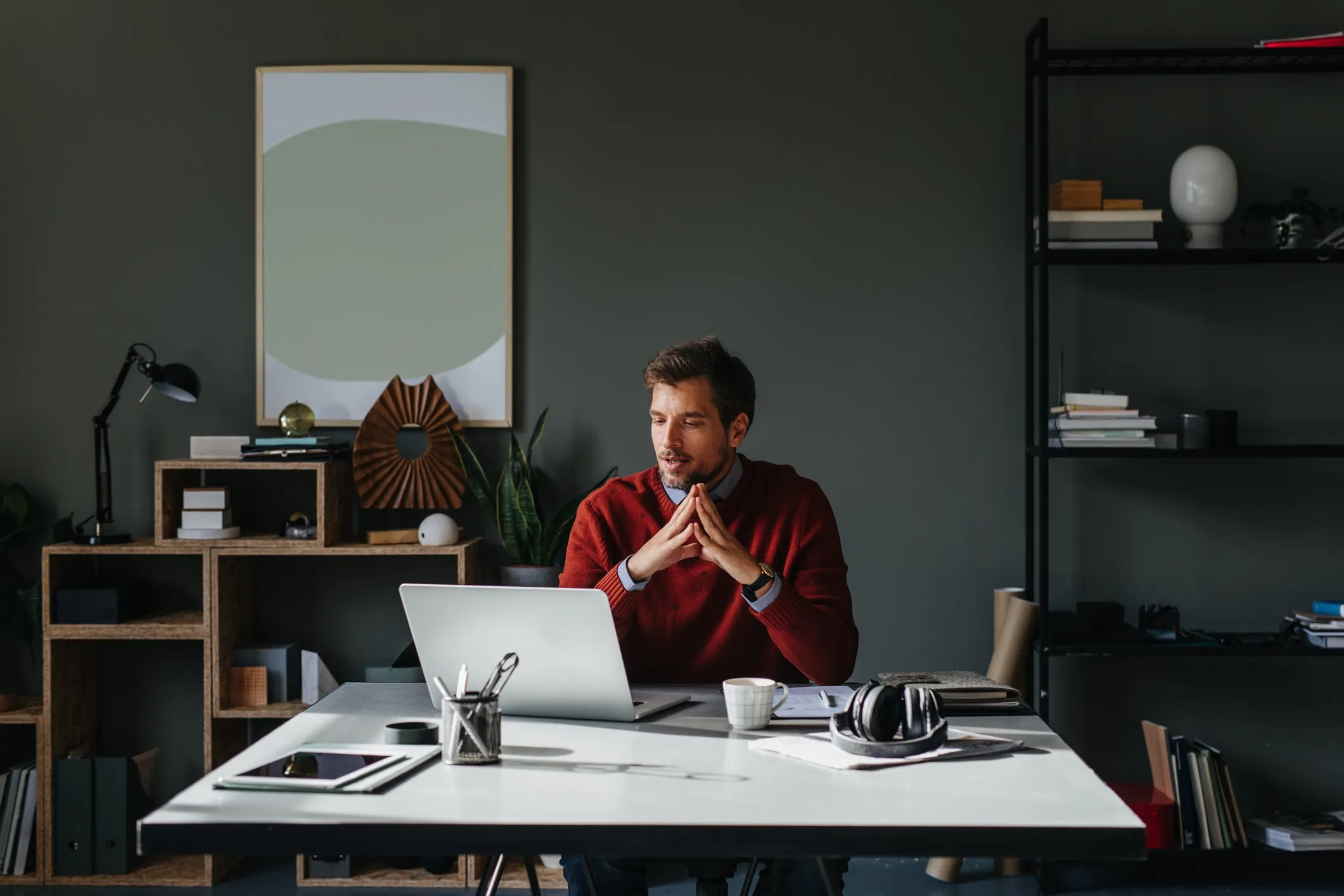 من بيتي - 3 - كيف تنتقل من تنفيذ المشاريع الصغيرة إلى مشاريع التصميم عالية القيمة على الإنترنت