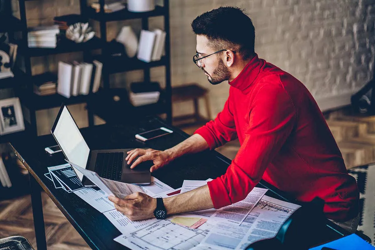 من بيتي - 1 - كيف تحصل على أول عميل لك على Upwork في مجال التصميم