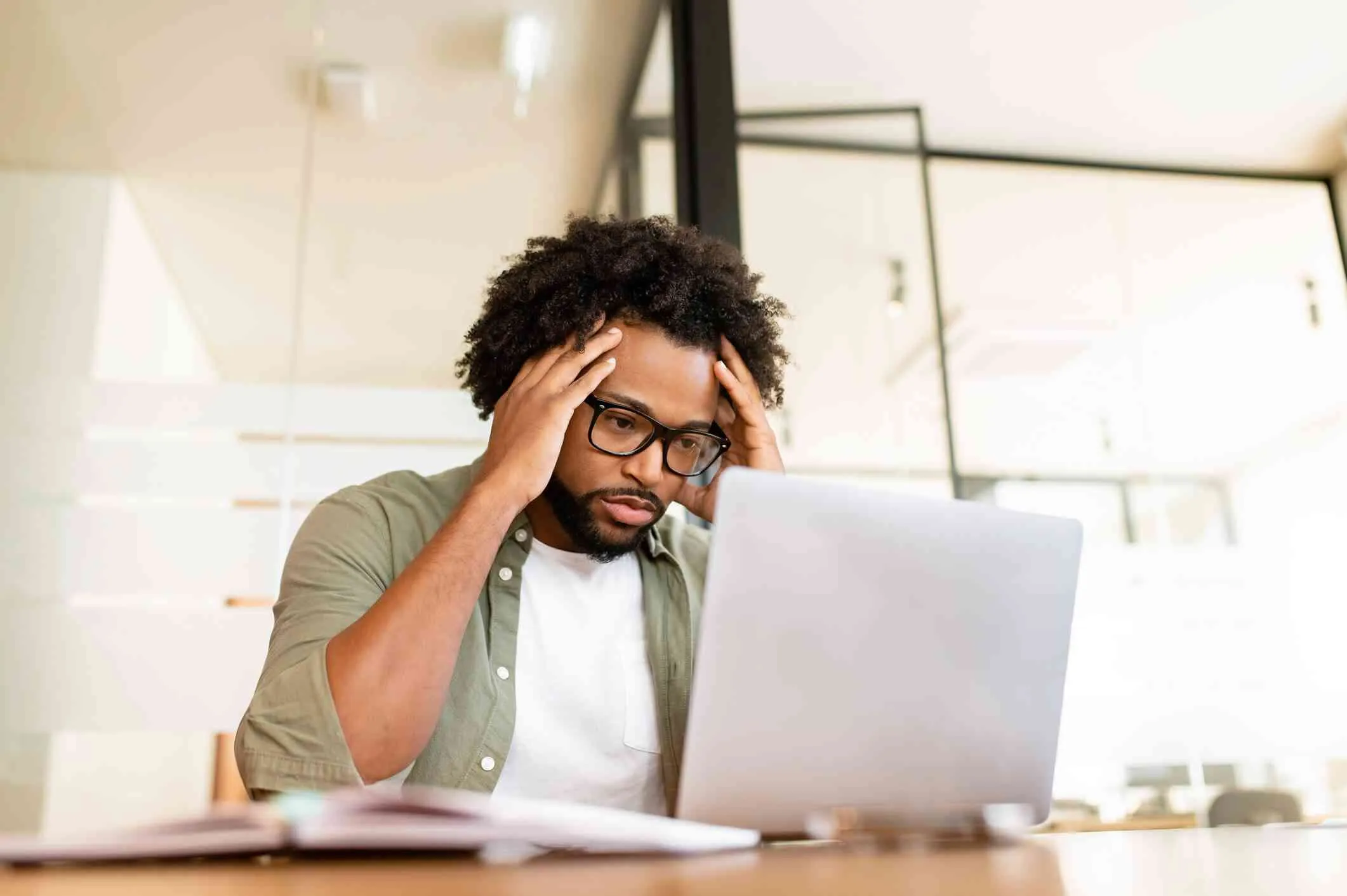 من بيتي - 1 - لماذا يعاني الفريلانسر من تأخر الدفع؟ وكيف تحمي مستحقاتك بذكاء؟