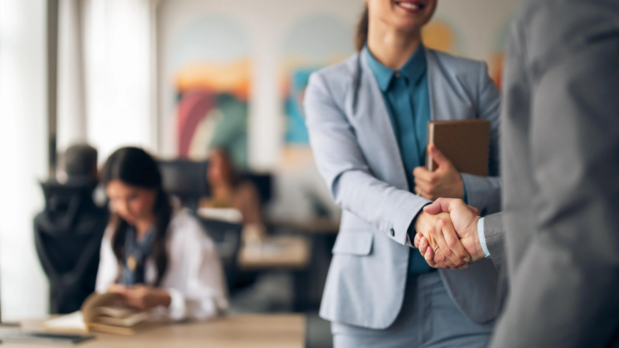 من بيتي - 1 - كيف يبني الفريلانسر مصدر دخل مستقر بدل الدخل المتقلب؟