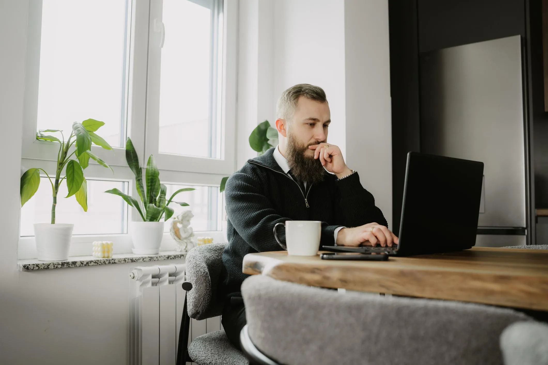 من بيتي - 2 - الربح من الإنترنت: هل هو بديل حقيقي للوظيفة أم مجرد دخل إضافي؟