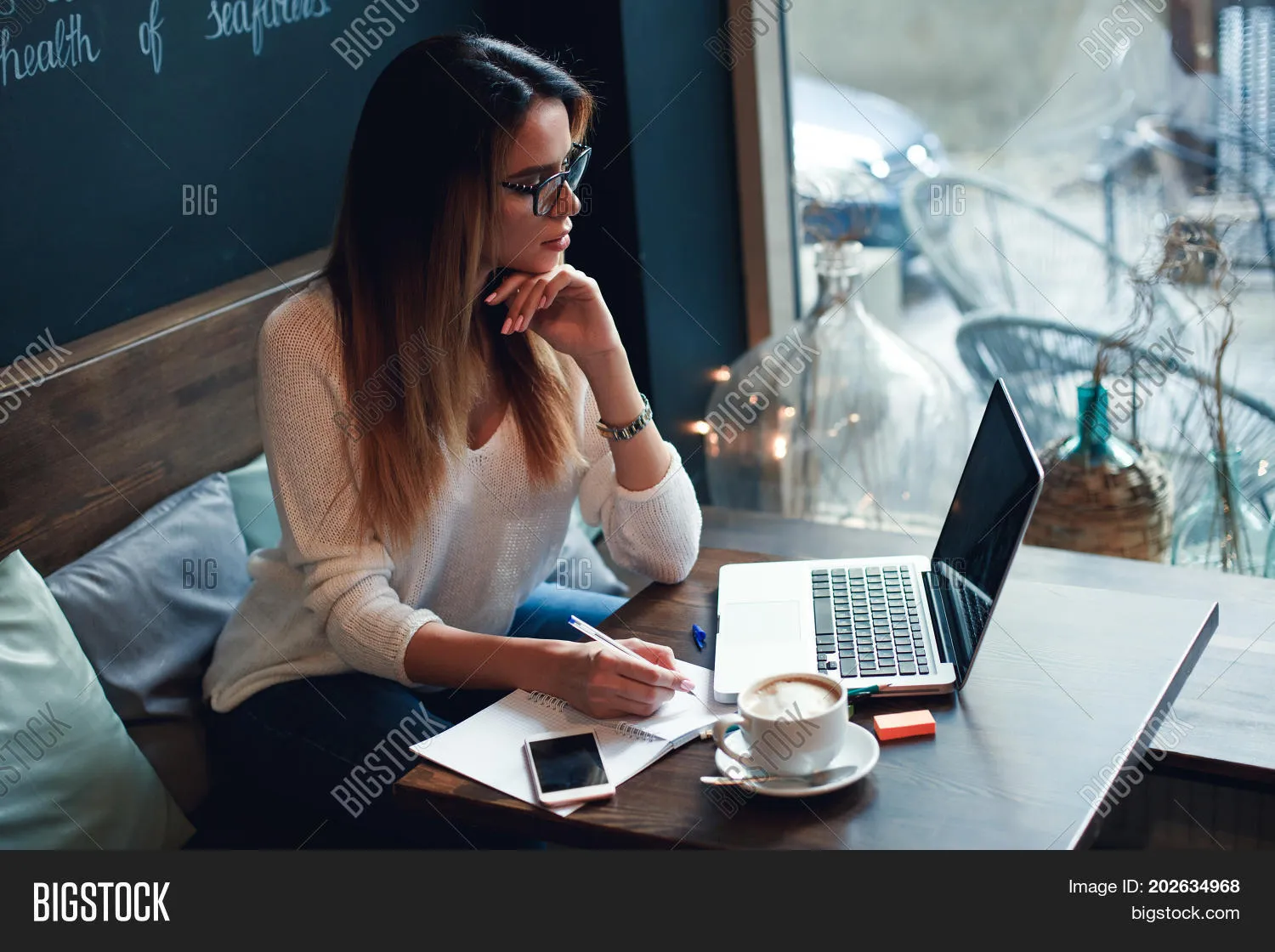 من بيتي - 3 - كيف تربح من كتابة المحتوى إذا كنت تجيد الكتابة فقط؟